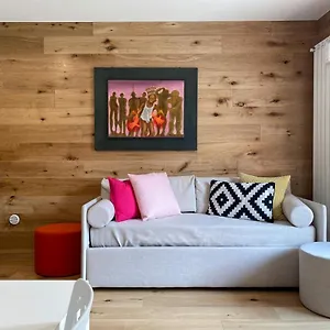 https://great-escapes.it-lombardy.com